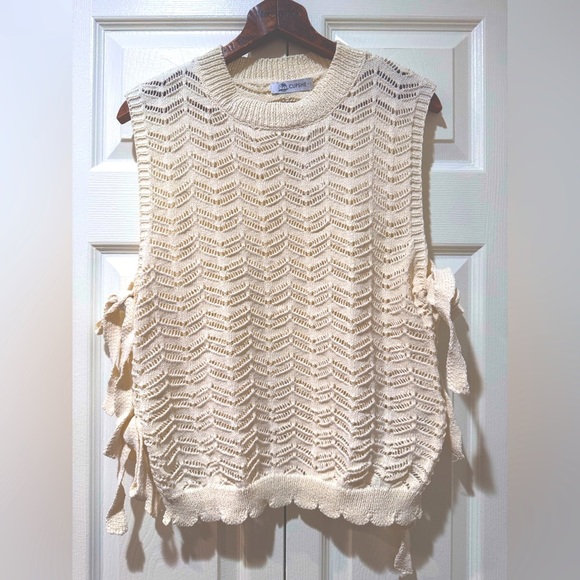 Quiet vibes Crème knit Sleeveless side tie top. Size Medium. NWT - Picture 13 of 15